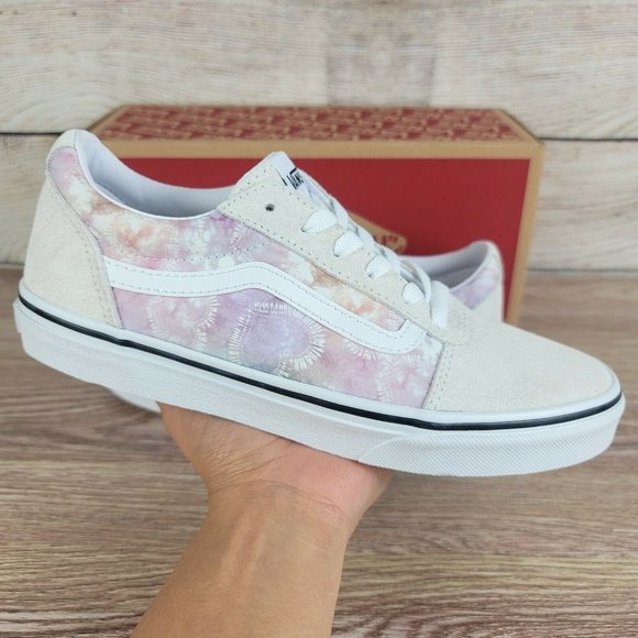 VANS Shoes - NEW Vans Ward Low Top Women's Suede Heart Tie Dye Athletic Skate Casual Size 7.5